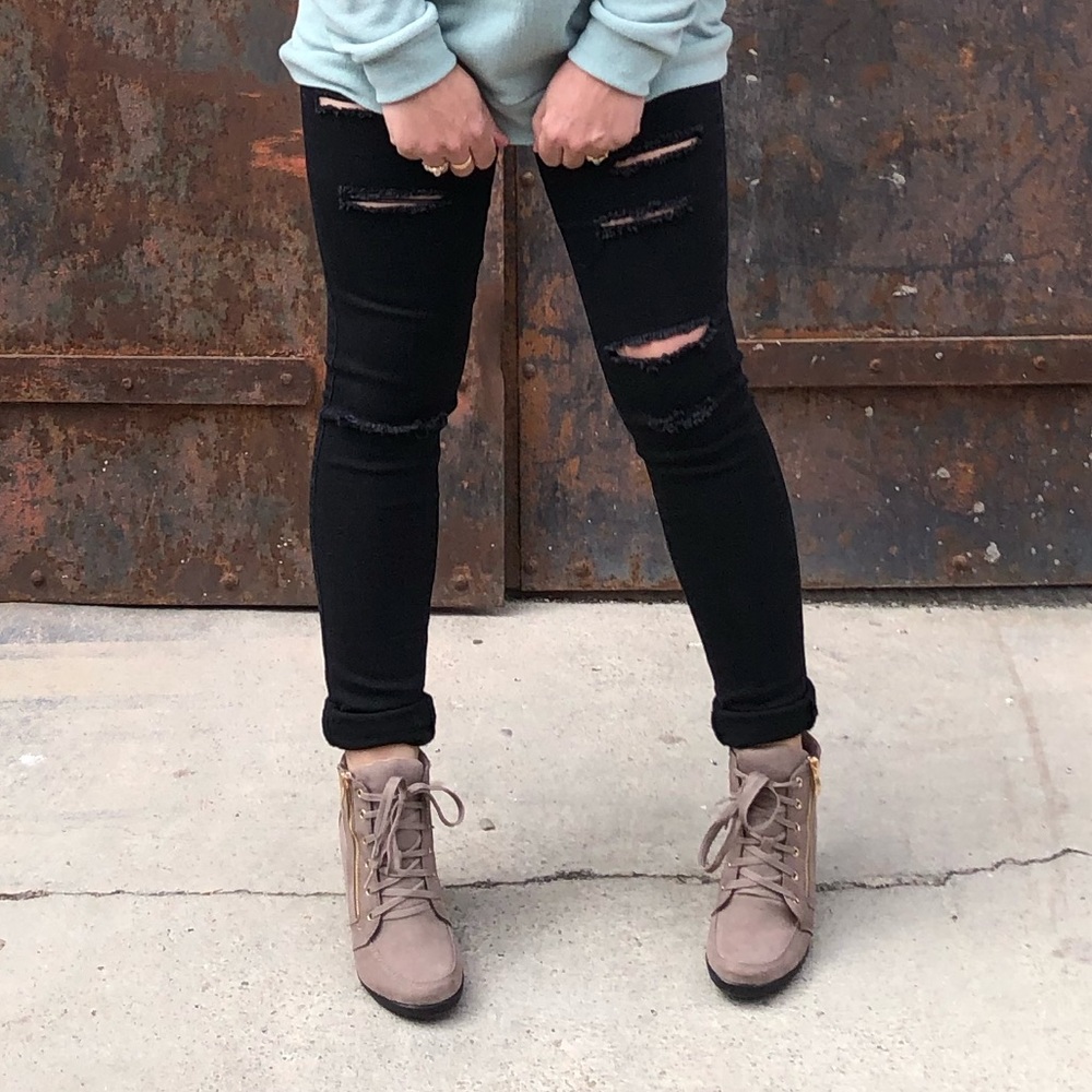 New! Lace Up Taupe Wedge Sneaker With Gold Zipper - Picture 2 of 8